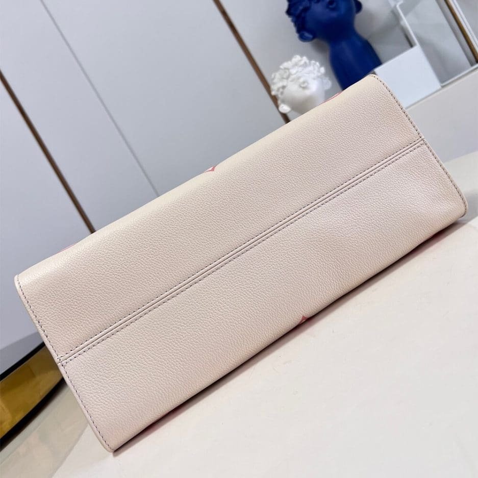 Louis Vuitton OnTheGo MM M21575