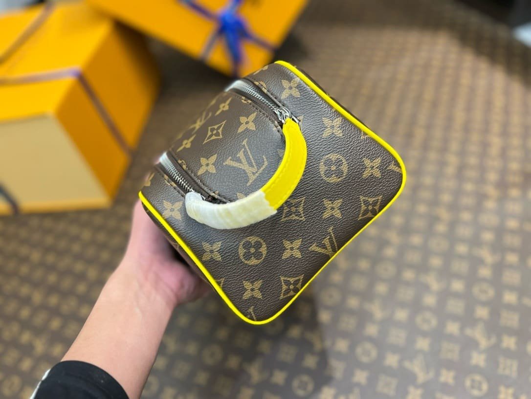 Louis Vuitton M46764 DOPP KIT toiletry bag