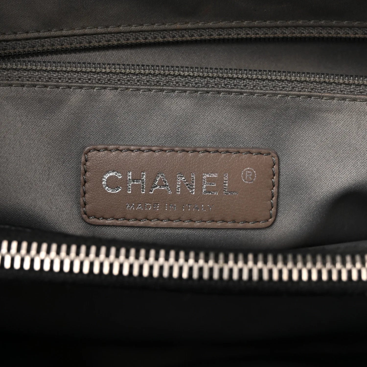 CHANEL Große Einkaufstasche Schwarzes Kaviarleder