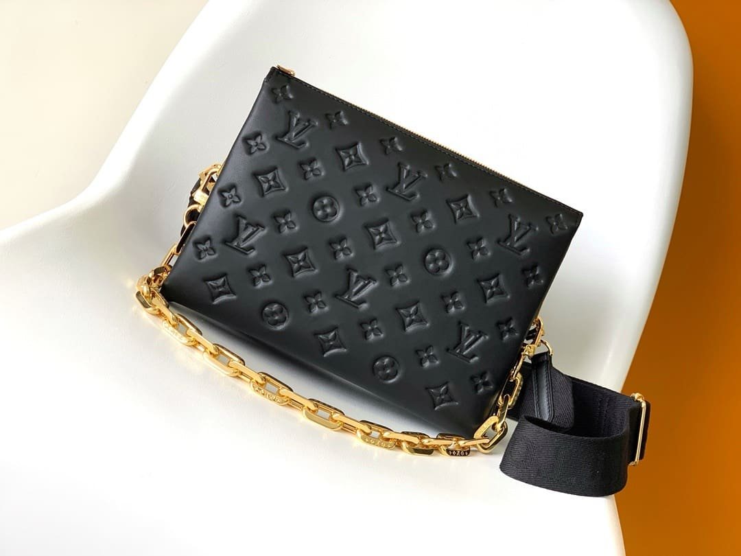 Louis Vuitton M21260 Coussin PM