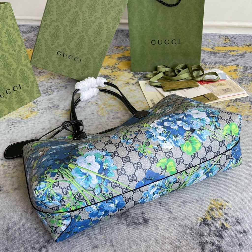 GUCCI Supreme Monogram Blooms Medium Reversible Tote Beige Blue Navy