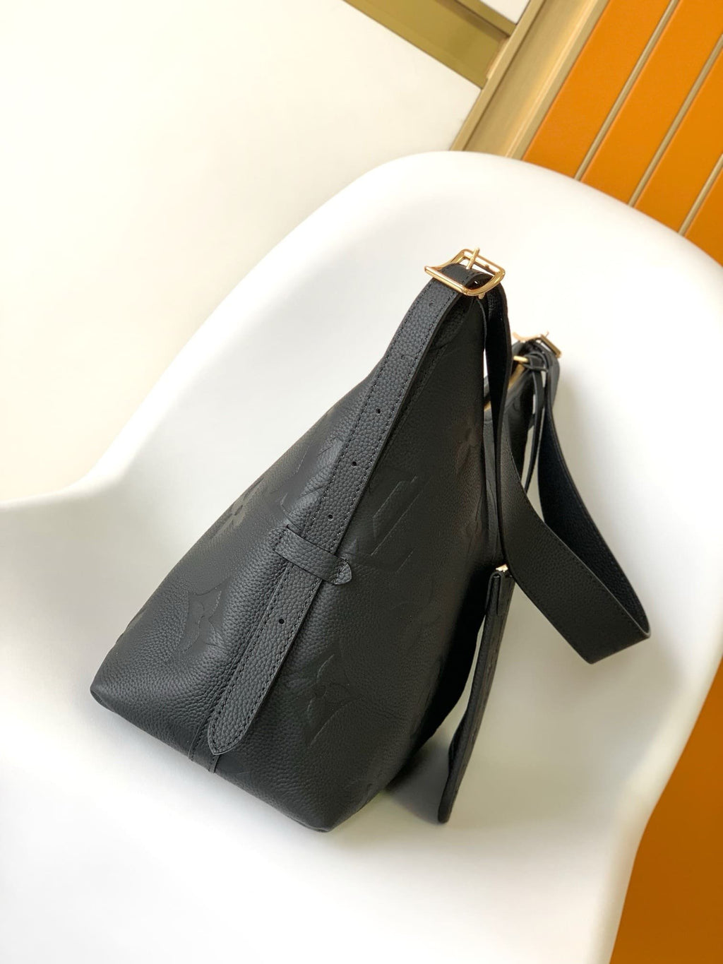 Louis Vuitton M46289 CarryAll MM