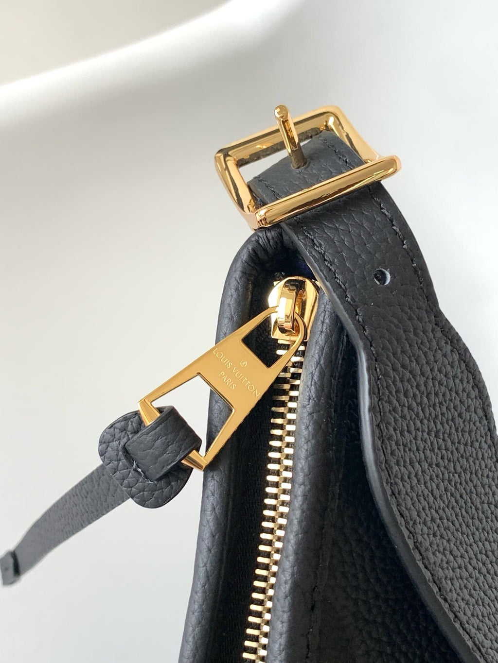 Louis Vuitton M46288 CarryAll PM