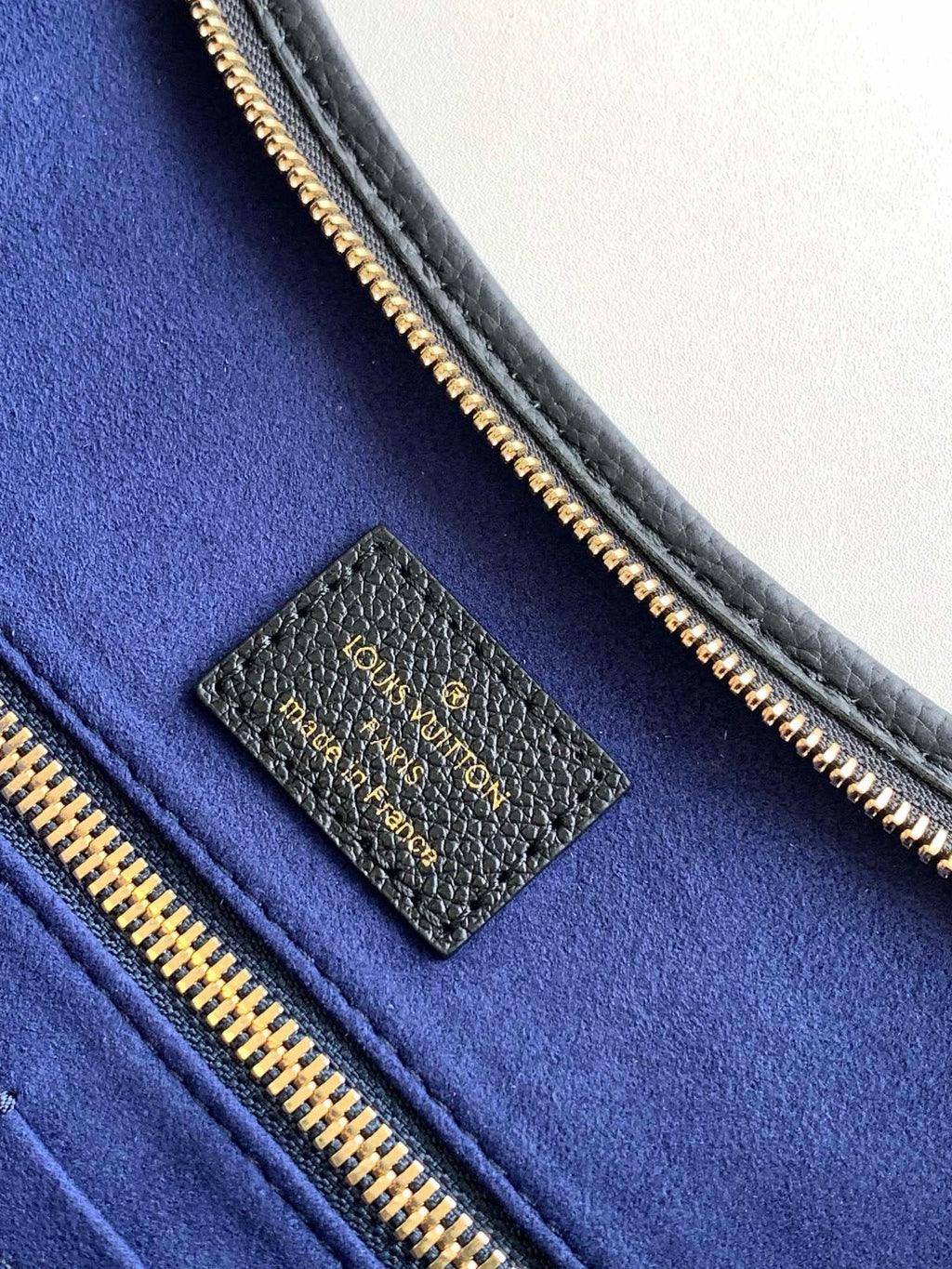 Louis Vuitton M46289 CarryAll MM