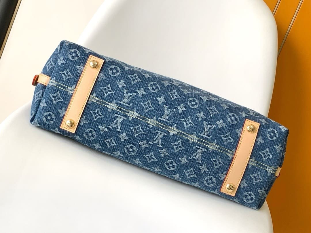 Louis Vuitton M46855 CarryAll MM