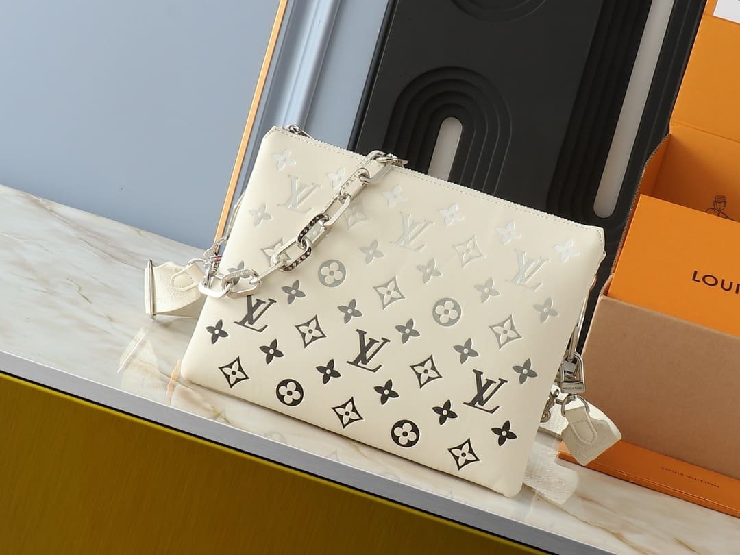 Louis Vuitton M11986 Coussin PM