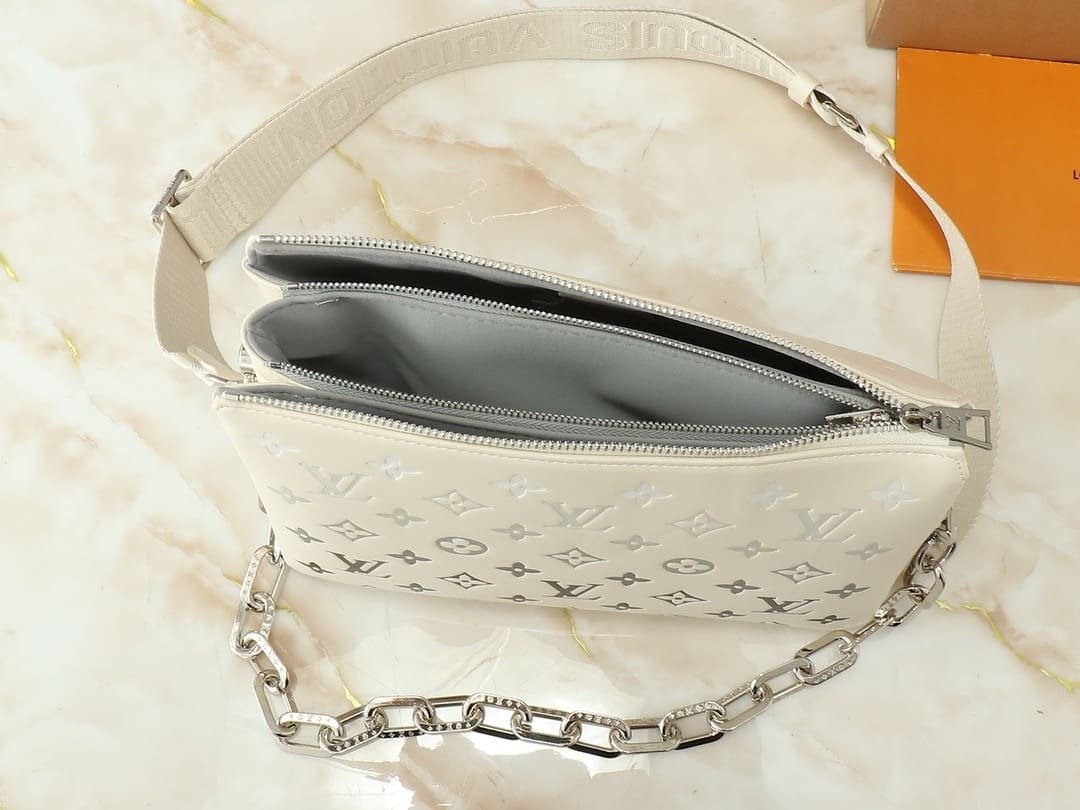 Louis Vuitton M11986 Coussin PM