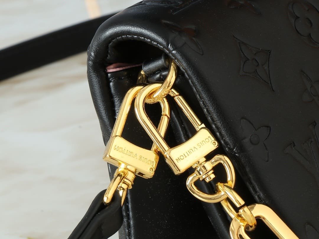 Louis Vuitton M83359 Pochette Coussin