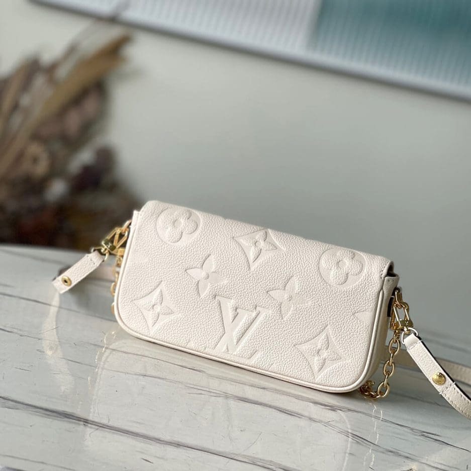 Louis Vuitton Wallet on Chain Ivy M82210