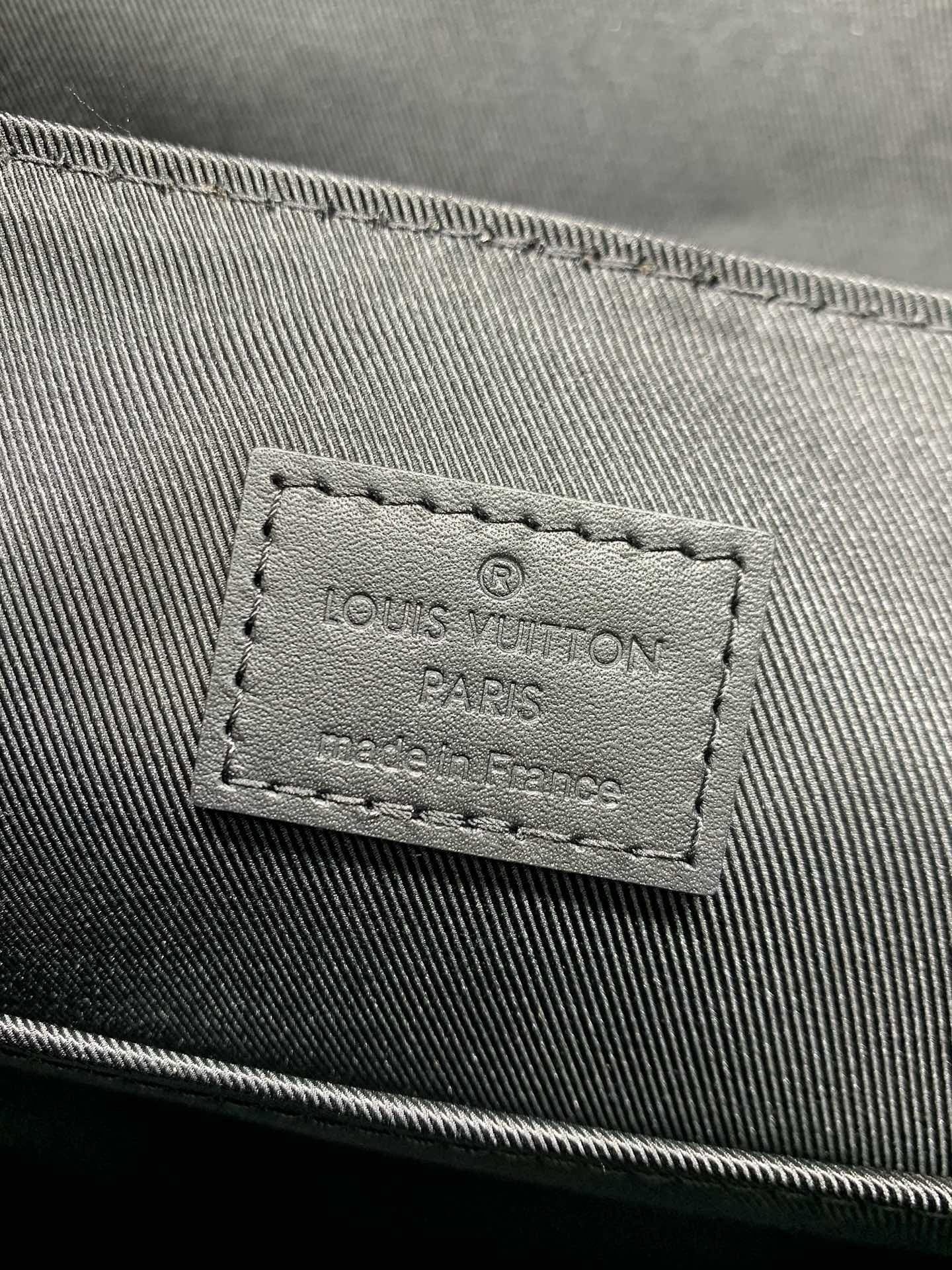 Louis Vuitton M46972 LV Trail Messenger