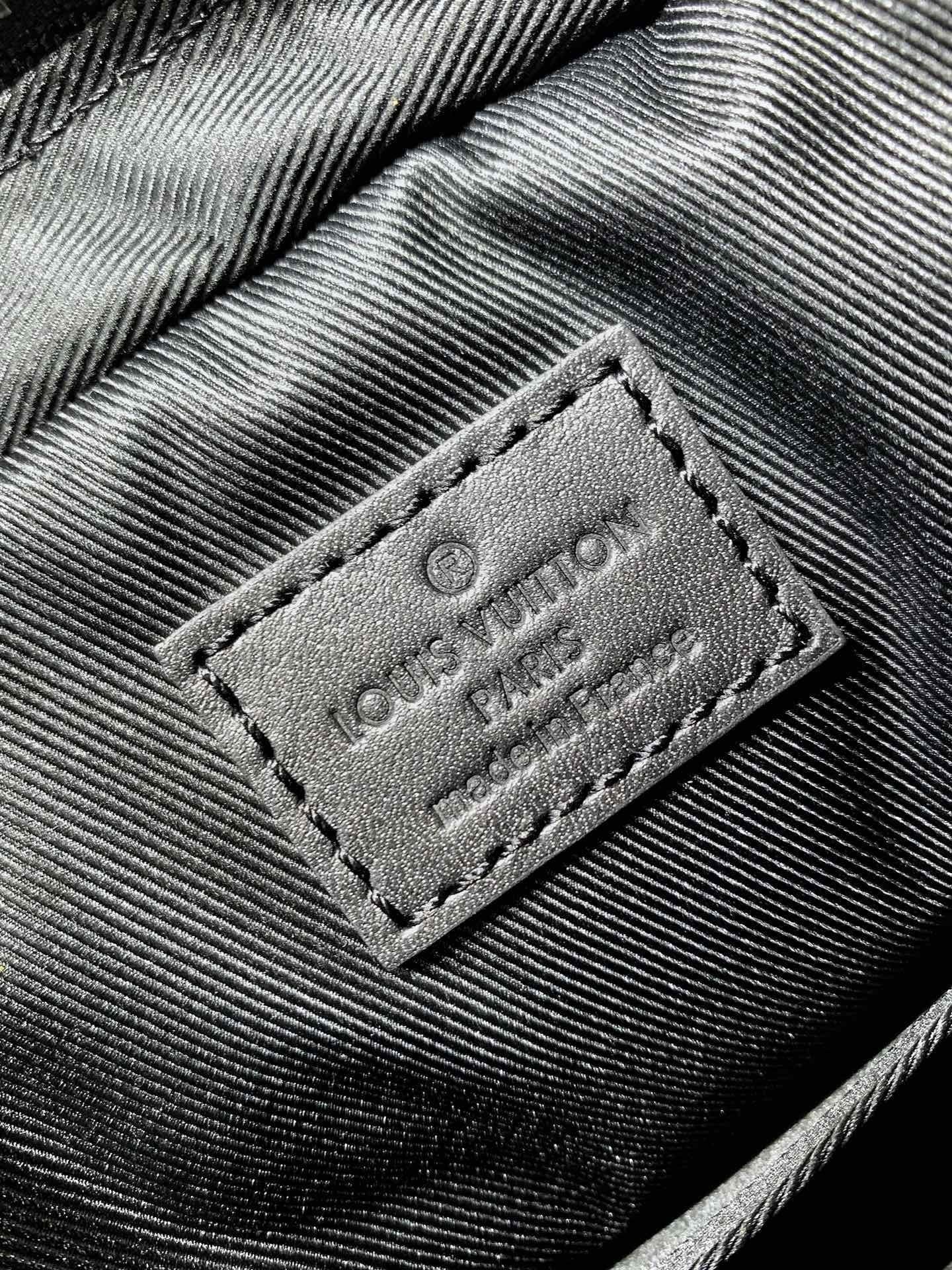 Louis Vuitton M69443 Trio Messenger