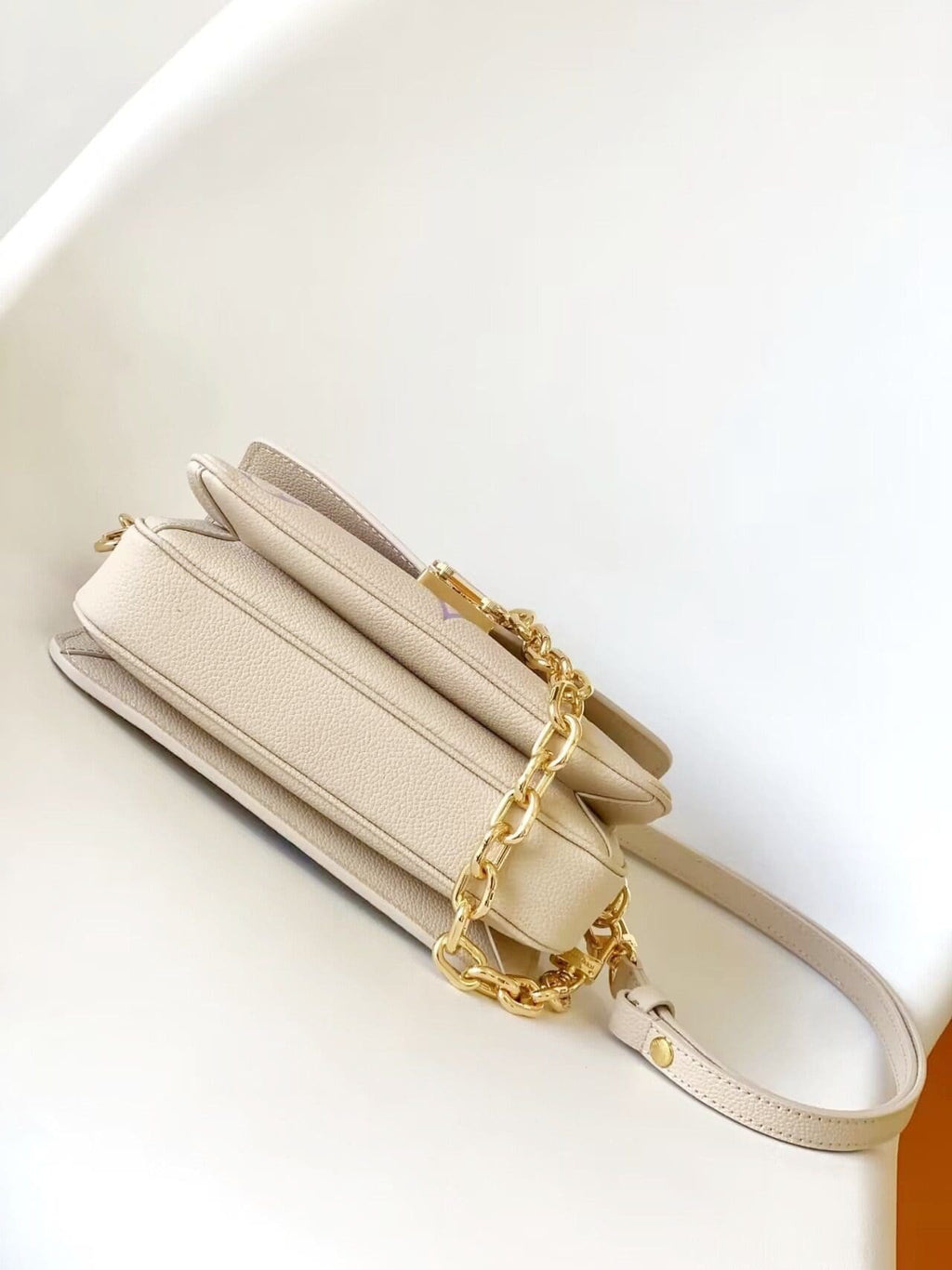 Louis Vuitton M23940 Pochette Métis East West