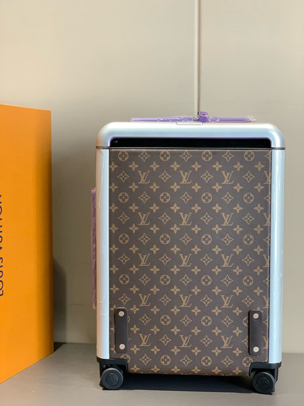 Louis Vuitton M46782 Horizon 55
